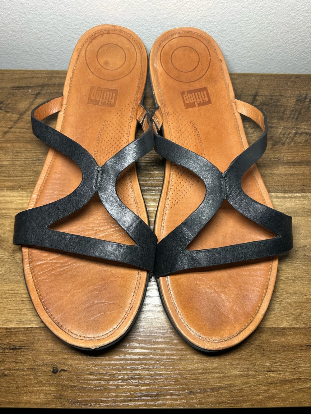 Fitflop Women's Black Strappy Leather Slide Sandals with Tan Footbed